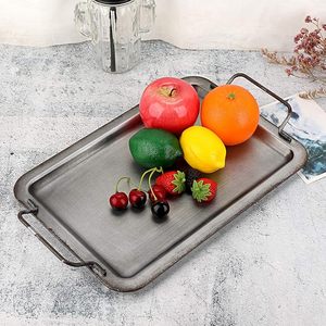 Plateau de service en métal martelé élégant, une belle addition à votre décoration de cuisine pour la table basse et la décoration de la maison en vente à l'exportation - Product Image 1