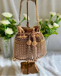 Embrayage de Batwa Potli brodé de pierre de cristal indien fait à la main Style élégant Sacs de soirée à la mode Mariages Retours Célébrations! - Product Image 6