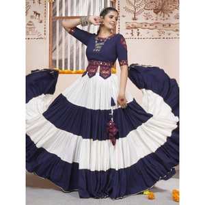 ชุดเลเฮนกาโชลีผ้าเรยอนสีน้ำเงินขาว คุณภาพเยี่ยมสำหรับงานนาวราตรี - Product Image 2