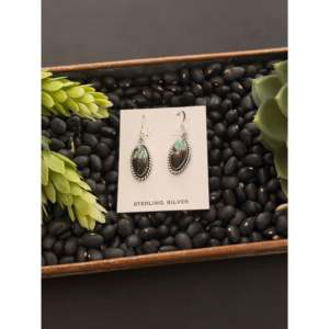 Pendientes Colgantes Hechos a Mano en Plata de Ley y Turquesa Negra Estilo Navajo con Forma de Gota de Agua - Product Image 1
