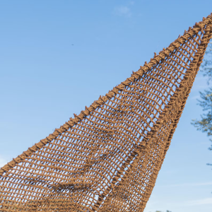 Voile d'ombrage en fibre de coco résistante aux intempéries - Solution de refroidissement durable pour les patios et les stations balnéaires - Product Image 2