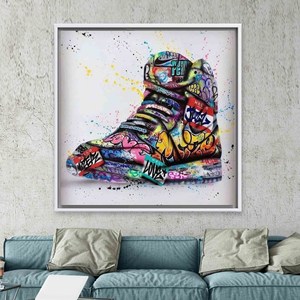 Lienzo de arte de grafiti moderno - Diseño de zapatillas coloridas impresas, con marco blanco - Product Image 1