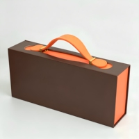 Boîte cadeau en carton rigide personnalisée, fabriquée en usine, avec impression pratique, pelliculage mat, gaufrage et doublure en mousse pour cartes gradées