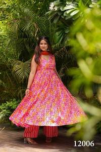 Kurti de Seda Maslin de Diseño Elegante con Estampado, Pantalón y Dupatta, Suministro al por Mayor de Fábrica, Compra en Línea en India - Product Image 4