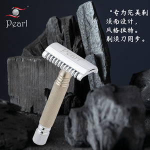 Angle de lame optimal et exposition Rasoir de sécurité en métal lourd en laiton avec design traditionnel pour un rasage en soie lisse - Product Image 3