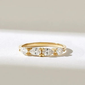 Bague en argent 925 personnalisable avec diamant moissanite, coupe poire, design intemporel pour fiançailles, mariage, anniversaire, fête pour femmes - Product Image 1