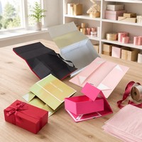 Boîte cadeau pliable monobloc moulée avec couvercle magnétique à rabat, gaufrage, personnalisable, en carton, modèle sur mesure pour