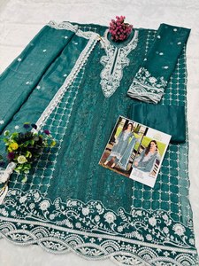 SIE presenta el diseño de moda de alta calidad de salwar kameez, diseñado para las noches de sangeet o las cenas de Eid, con el conjunto de dupatta a juego. - Product Image 3