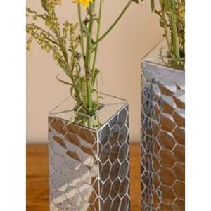 Jarrón de Metal Rústico Antiguo para un Estilo de Hogar Atemporal y Decoración Floral Elegante con Textura Vintage Hecha a Mano - Product Image 2