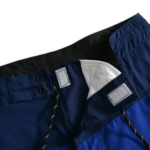 Shorts de sport pour homme, taille élastique, course à pied, entraînement, uni, noir, séchage rapide, avec doublure en mesh et poches arrière - Product Image 6