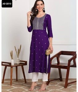 Reyon indien avec belle broderie Œuvre prête à porter Collections Kurtis avec motif fantaisie et ensemble Kurtis de meilleure qualité - Product Image 1