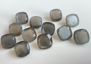 เบาะพลอยมูนสโตนสีเขียวธรรมชาติขนาด10มม. ตัดเป็นเหลี่ยมหลายด้านคุณภาพสูง - Product Image 5