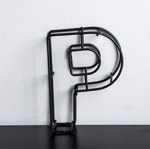 Alfabeto LUCKY de alambre de metal decorado único en color negro para interiores, hogar y pared de hotel, acentos decorativos hechos a mano - Product Image 3