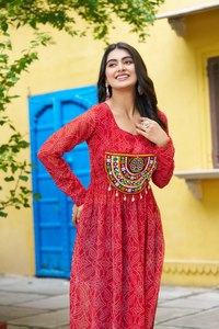 Tendance indienne et pakistanaise Faux Georgette Kurti's Set Bandhej Print Work avec Kutchi Patch-work Round Neck comme indiqué dans l'image - Product Image 4