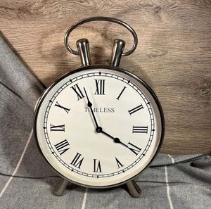 AK Brass La Mã Quay Số Kim Loại Bàn Tròn Đồng Hồ Với Top Móc Trong Bạc Hoàn Thành Cho Bảng Trang Trí Nội Thất - Product Image 1