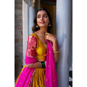 Designer Zari Weaving Work Lehenga Set | avec Dupatta | Vêtements ethniques indiens pour un usage nuptial et festif - Product Image 3