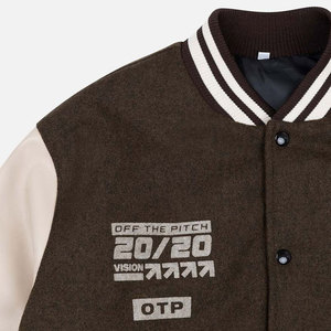 Blouson universitaire personnalisé brodé, chauffant et coupe-vent, avec col montant et capuche, design frontal personnalisé, en laine rouge pour l'hiver - Product Image 3