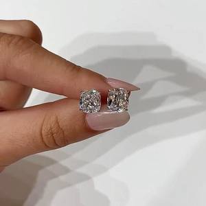7.00X5.00 MM Coussin Allongé Incolore Coupe 1 CT VVS Clarté Boucles D'oreilles Moissanite Sans Nickel Or Blanc 14K - Product Image 2
