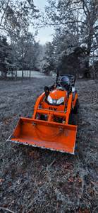 รถแทรกเตอร์คูโบต้า B2 261 ขนาดเล็ก 26 แรงม้า ขับเคลื่อนสี่ล้อ เครื่องยนต์ดีเซล พร้อมที่ตักด้านหน้าและรถขุดด้านหลัง สำหรับใช้งานทางการเกษตร - Product Image 4