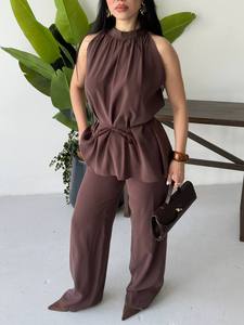 Ensemble pantalon deux pièces personnalisable pour femme, col halter, sans manches, longueur genou, en polyester, fabriqué en Turquie - Product Image 5