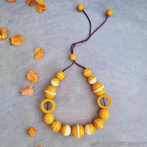 Collier en cristal de résine fait à la main avec finition luxueuse pour femmes, bijoux élégants pour les fêtes, pendentifs de mode, colliers de mode, bijoux de mode - Product Image 3