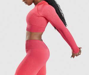 Ensemble de yoga inclusif toutes tailles ensemble d'entraînement avec soutien-gorge à soutien élevé tenue de yoga positive pour le corps leggings façonnants et ensemble de haut court - Product Image 3