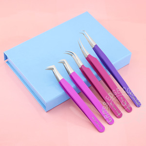 Pinzas para Extensión de Pestañas Curvas de 90 Grados, Color Rosa Personalizado, Agarre Fuerte Clásico, Antideslizantes - Product Image 1