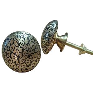 Poignées de porte en laiton décoratives faites à la main indiennes et boutons de tiroir d'armoire quincaillerie fantaisie pour la cuisine - Product Image 1