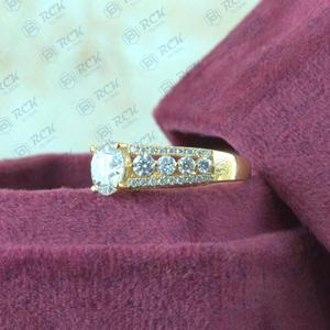 Anillo de moissanita solitario de corte redondo para mujer de Plata de Ley 925, acentos de diamantes TCW 4,00, joyería de regalo de aniversario - Product Image 5