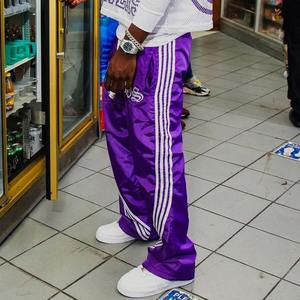 กางเกงขาบานผ้าไนลอนสำหรับผู้ชายกางเกงวิ่งสะท้อนแสงทรงหลวมโอเวอร์ไซส์ออกแบบได้ตามต้องการ - Product Image 2