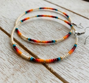 Pendientes de borla con cuentas verdes Sunset Hoops de calidad de lujo - Product Image 1