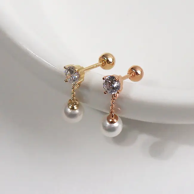 [Artpierce] 14k Gold One Cubic & Pearl Drop-Chain Piercing hat sich als Top-Marke in der Schmuckbranche in Korea etabliert
