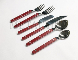 Juego de Cubiertos de Diseño con Mango Rojo, Colección Premium de Acero Inoxidable para Bistro, con Acabado Espejo para Restaurantes de Lujo - Product Image 3