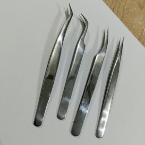 Juego de Pinzas para Extensión de Pestañas con Punta Dentada de Acero Inoxidable para Uso Profesional - Product Image 5