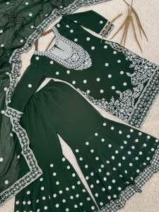 Nouvelle collection de vêtements de soirée de créateurs, magnifique salwar kameez en faux georgette, broderie lourde, imprimé multicolore avec des motifs en feuille d'aluminium - Product Image 4