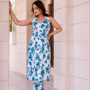 Ensemble coordonné en coton sans manches Blue Lily, col halterneck fait main, imprimé floral, kurta et pantalon, coupe régulière, ensemble coordonné en pur coton - Product Image 1