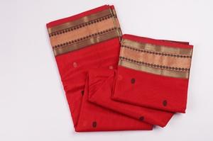 ผ้าส่าหรีไหมทอมือสีแดงสุดหรู พร้อมขอบทอมือแบบดั้งเดิมและลวดลายละเอียดอ่อน |   ชุดงานรื่นเริงแบบเบาสบายสไตล์ชาติพันธุ์ - Product Image 2