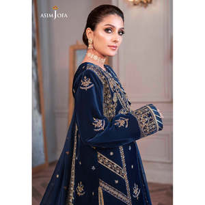 Conjunto de Traje ASIM JOFA-3PC: Camisa Bordada de Terciopelo y Seda con Dupatta Bordada de Chifón y Pantalones - Product Image 6