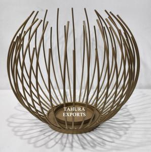 Nouveau Porte-Bougie Classique Haut avec Design de Cage Métallique Ornée Convient aux Espaces Traditionnels et aux Arrangements Décoratifs Élégants - Product Image 5