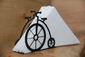 Dispensador de Toallas de Papel Vertical de Sobremesa, Diseño de Bicicleta, Metálico, Impermeable, Duradero, Hecho a Mano (Negro) - Product Image 2