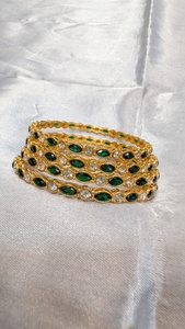 Ensemble de bracelets multi-couches tendance pour femmes modernes, accessoires, magnifique ensemble de bracelets ethniques pour les festivals, les mariages et les événements spéciaux - Product Image 4