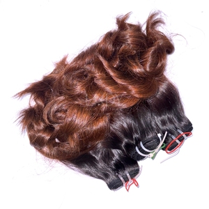 Paquetes de colores personalizados ondulados de cabello crudo de alta calidad para hacer pelucas de cabello vietnamita real 2025 - Product Image 1