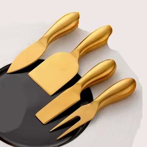 Diseño de mango de resina plana negra brillante, rebanador de queso pulido con espejo dorado y esparcidor de mantequilla, juego de queso - Product Image 3