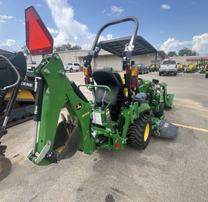 ซื้อรถแทรกเตอร์ John Deere 1025R ปี 2024 รถแทรกเตอร์ล้อยาง 22 แรงม้า รถแทรกเตอร์อเนกประสงค์ขนาดเล็กสำหรับงานเกษตร พร้อมรถตักดินหน้าและหลัง รถแทรกเตอร์ขนาดเล็กขับเคลื่อน 4 ล้อ - Product Image 3