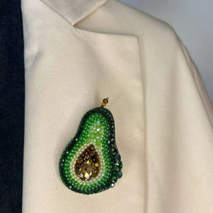 Broches con cuentas Broche de diseñador hecho a mano. Accesorios de alta calidad. Broche de diseño único. El mejor regalo para baby shower. - Product Image 1