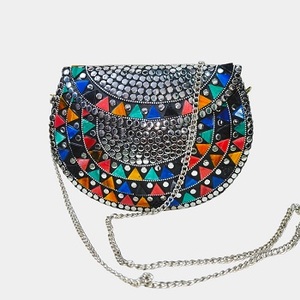 กระเป๋าคลัทช์สำหรับออกงานสีเงินโบฮีเมียนแนววินเทจสุดหรูสไตล์อินเดียทำด้วยมือ - Product Image 2