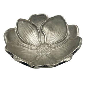 2025 Eco-Friendly Silver Metal <b>Bowl</b> Elegant Flower Design Petal Edges for Kitchenware Events Serving Fruit <b>Snacks</b> <b>Bowls</b> Parties - Product Image 3