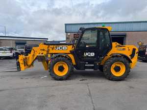 รถตักล้อยาง JCB 532-60 Plus ประสิทธิภาพสูง รุ่น Agri Stage V ขนาดกะทัดรัด พร้อมห้องโดยสารปรับอากาศ สำหรับงานก่อสร้างและเกษตรกรรม - Product Image 2
