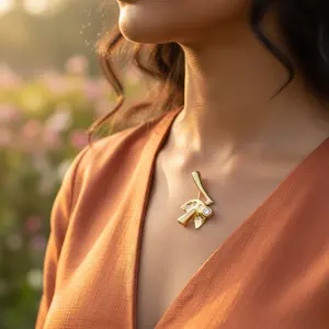 "เข็มกลัดเคลือบพลอยเทียมชุบทองเสน่ห์สำหรับเครื่องประดับอันหรูหราของผู้หญิง" - Product Image 1