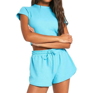 Ensemble short et haut 2 pièces pour femme, style sportif et urbain, haut court personnalisé en polyester et coton - Product Image 2